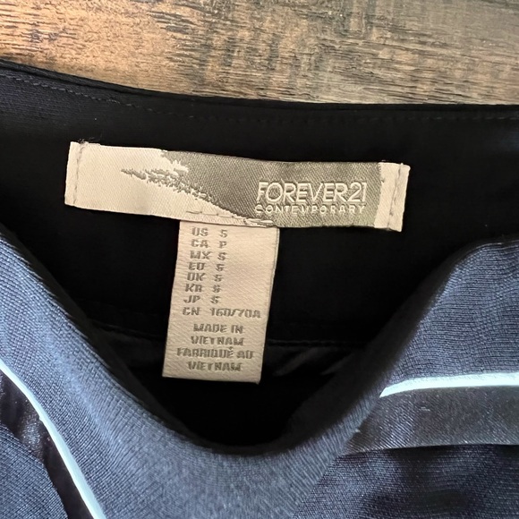 Forever 21 Black Shorts - Picture 4 of 4